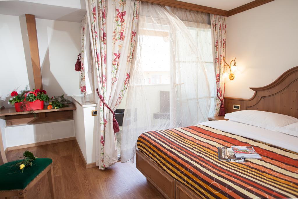 Hotel Comfort Erica Dolomiti Val D'Adige ซาลอร์โน ภายนอก รูปภาพ