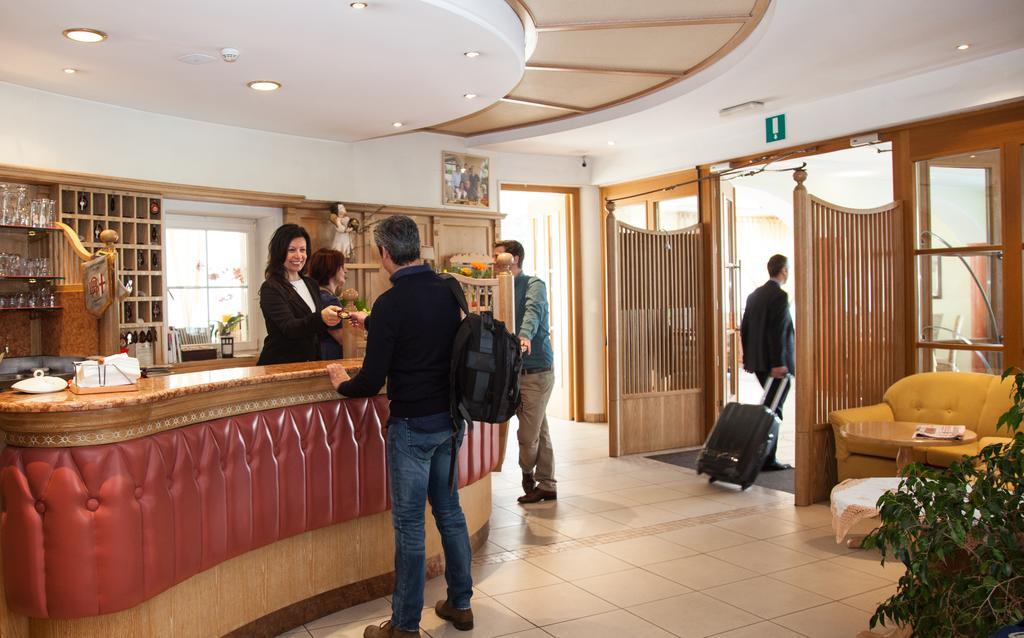 Hotel Comfort Erica Dolomiti Val D'Adige ซาลอร์โน ภายนอก รูปภาพ